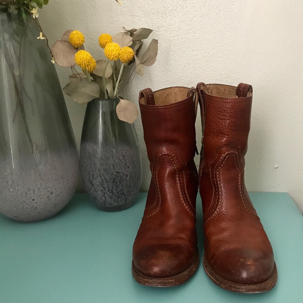 Frye Jane Stitch short